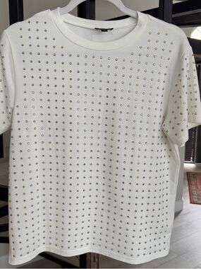 12th by Ontwelfth White Top with Round Rimmed Crystals
